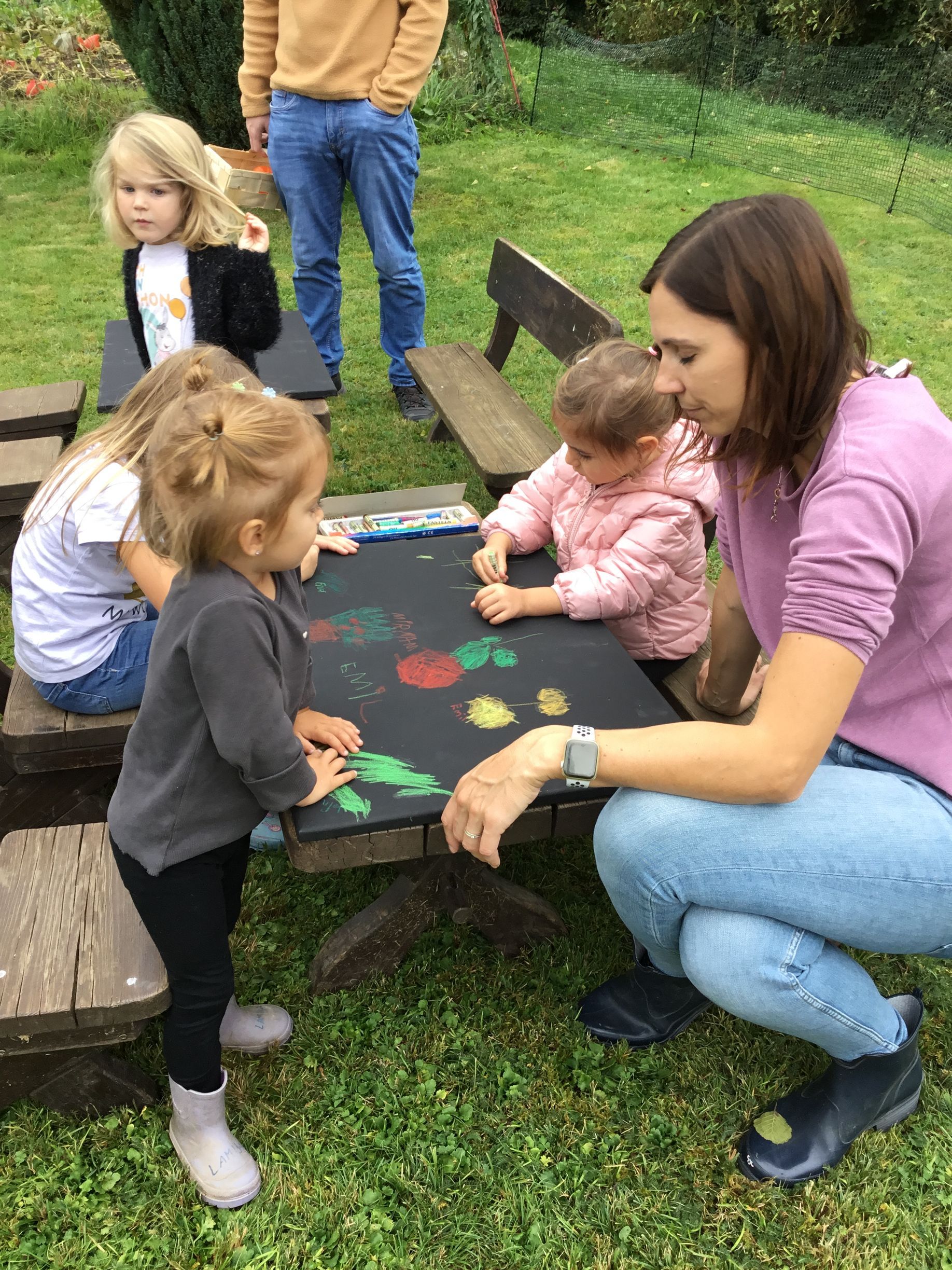 Kinder malen Gemüse