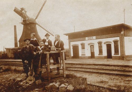 Hier geht es zum Bahnhof