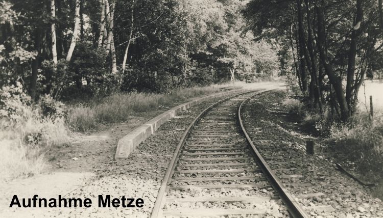Bhf Glinde mit Bahnsteig in der Kurve zur KuHa 1979