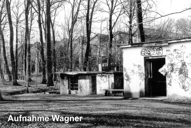 Gebäude 51 Pumpenhaus im Hintergrund Gebäude 17 Presswerk 1998