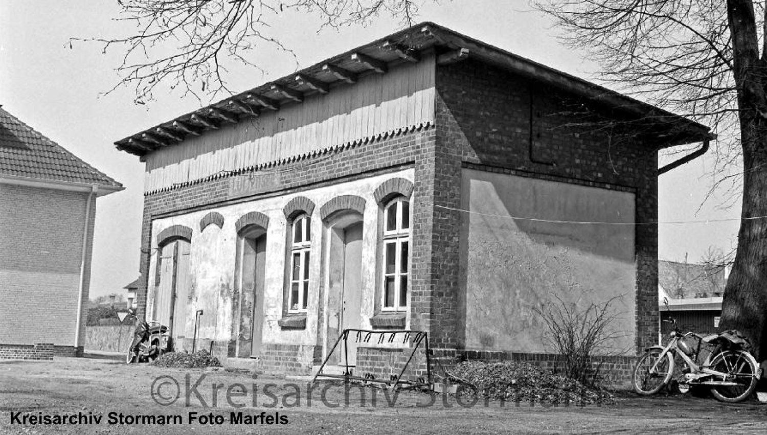 Bahnhofsgebäude Lütjensee nach der Stilllegung