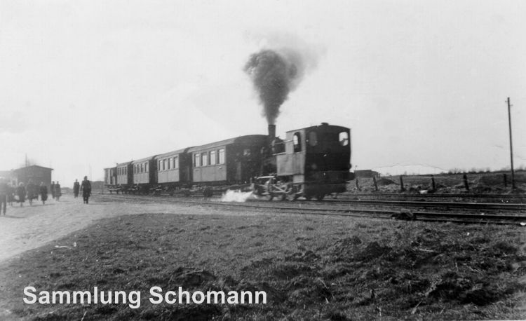 Lok Nr. 4 verlässt Langelohe in Richtung Trittau