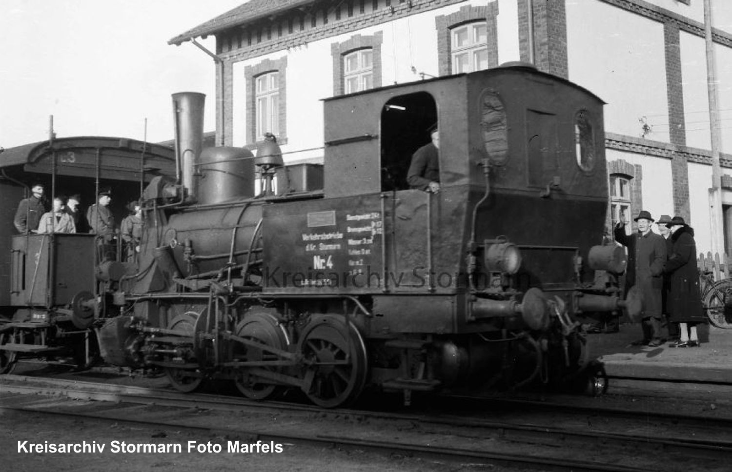 Ankunft letzter Personenzug im Bhf Trittau