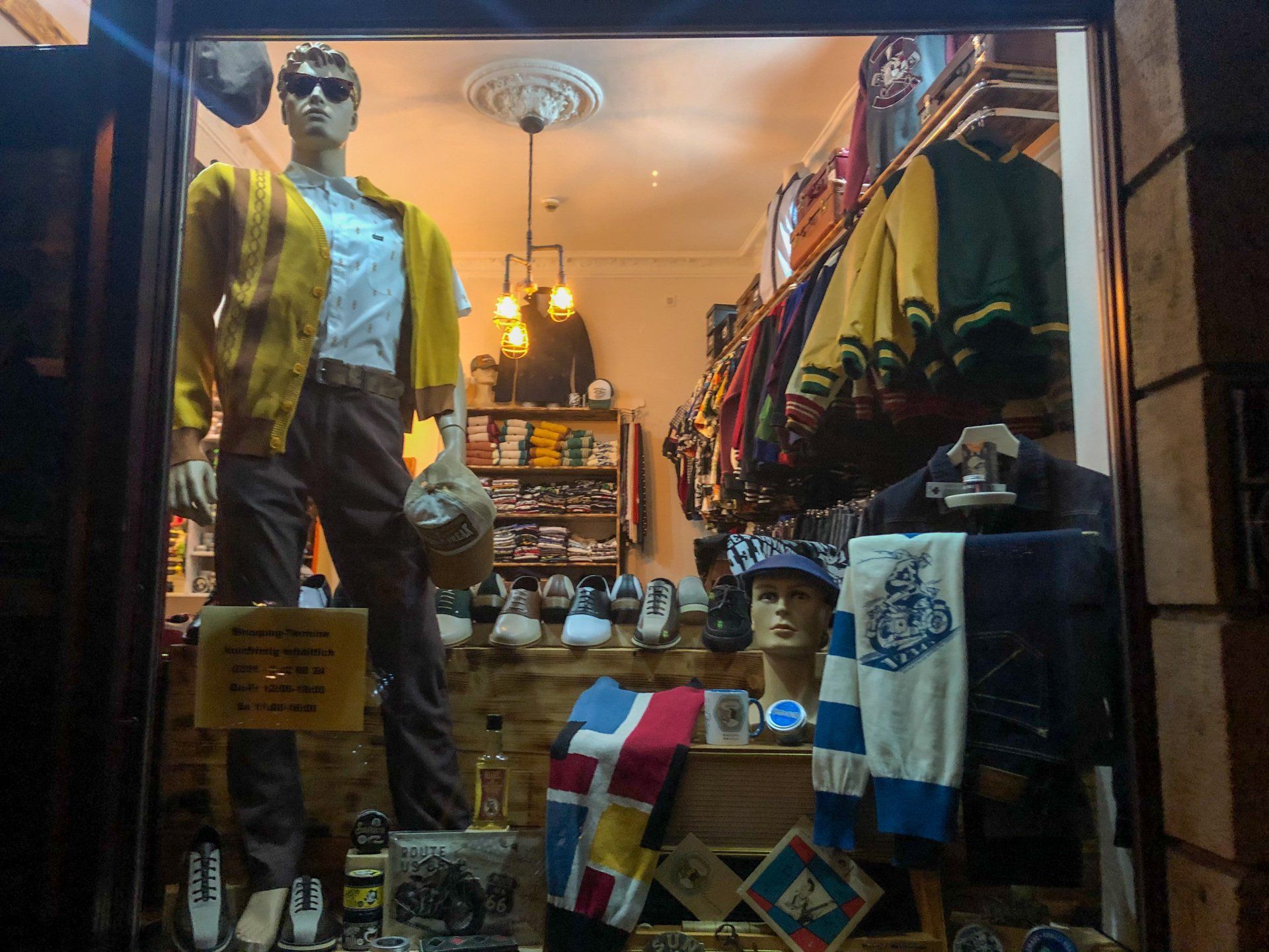 Schaufenster Lady Yule Vintage Spirit Store Dresden