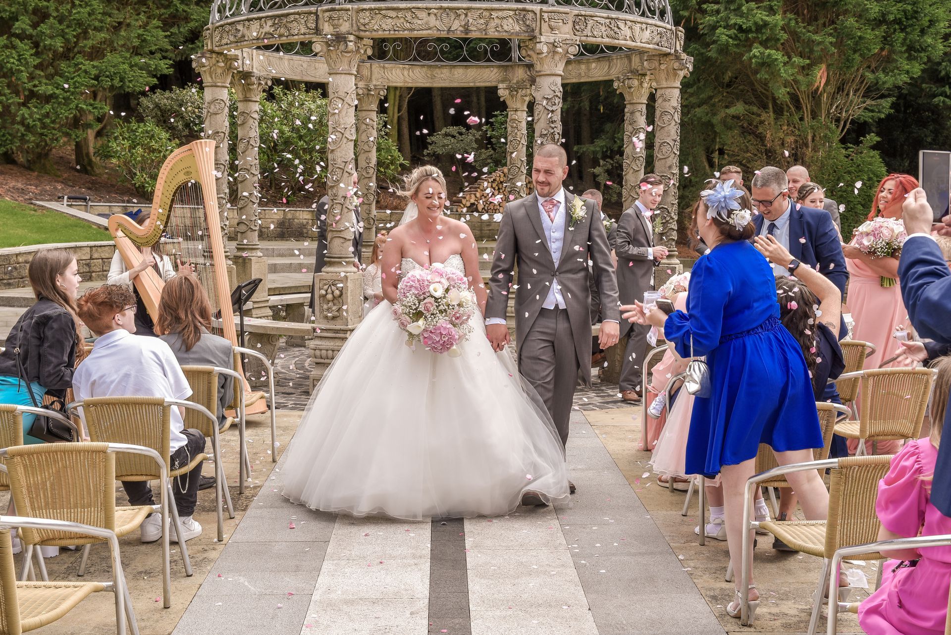 Saddleworth Hotel Oldham Aisle Photo
