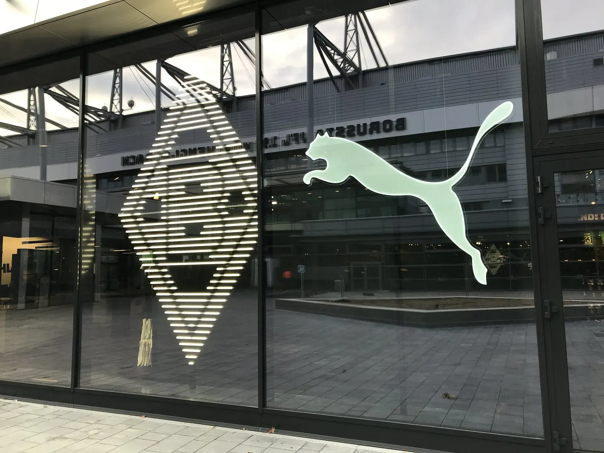 Borussia und Puma Logo