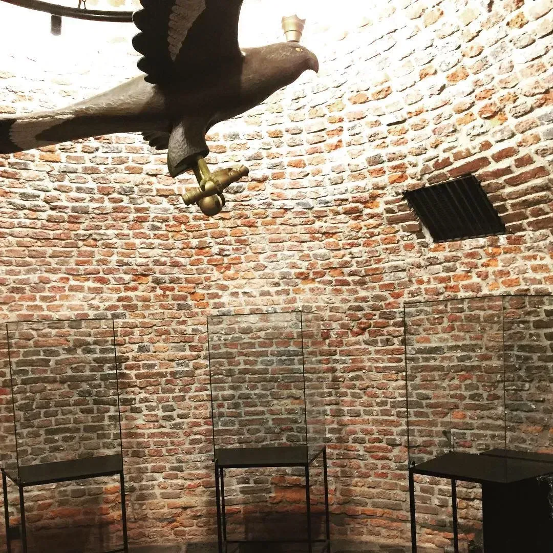 Glas-Metall-Vitrinen