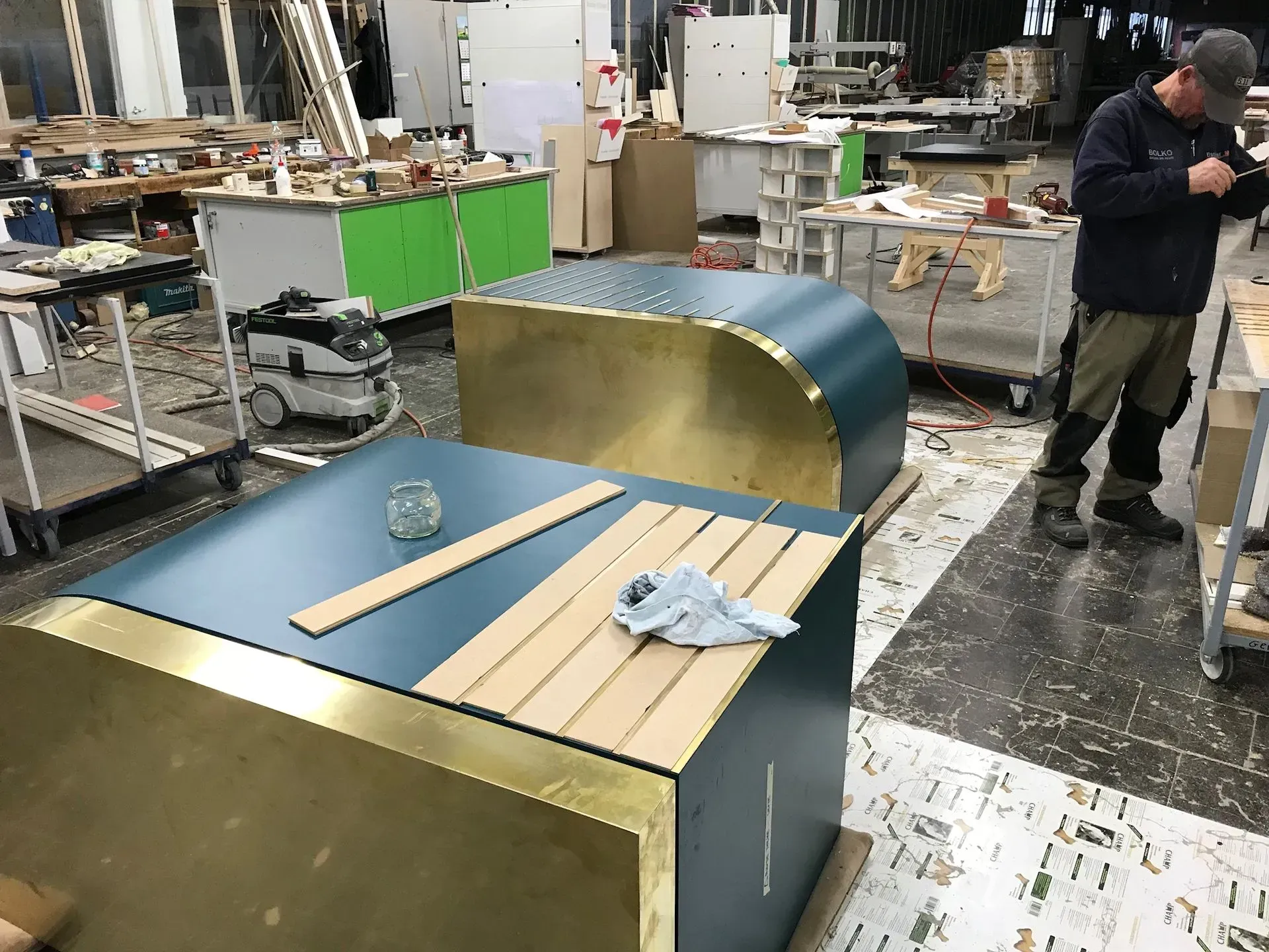 Holzelement in der Erstellung