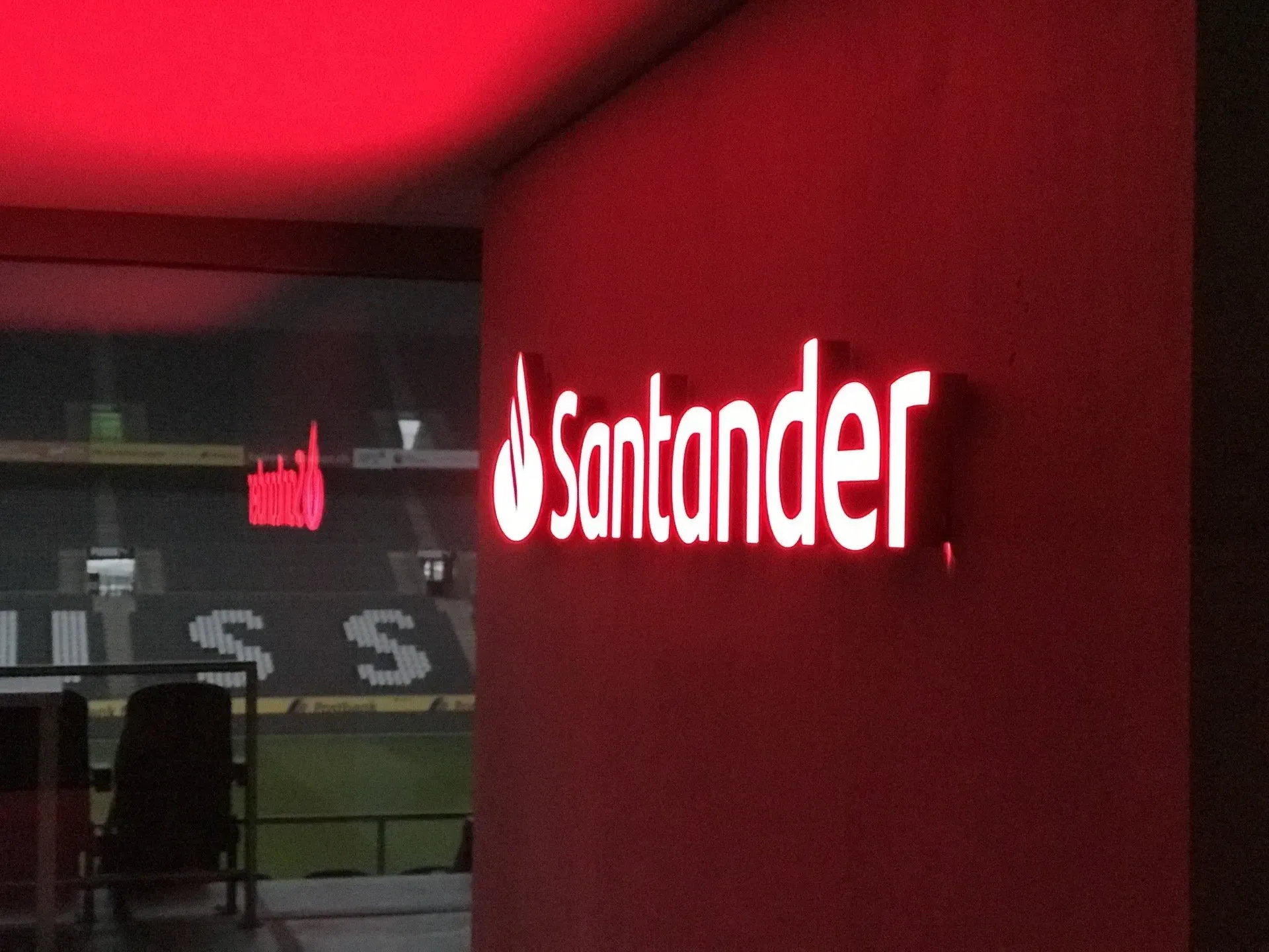 Santander Logo in Loge