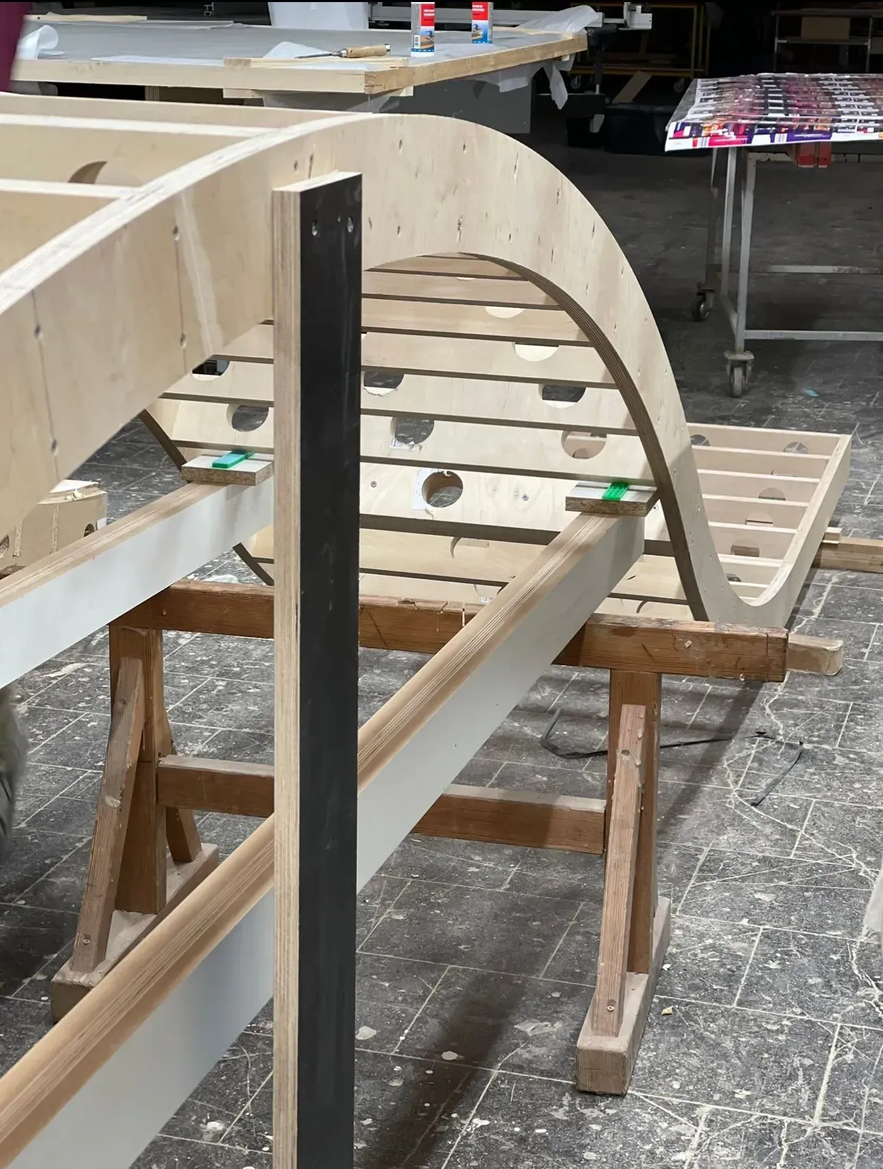 gewölbtes Holzelement