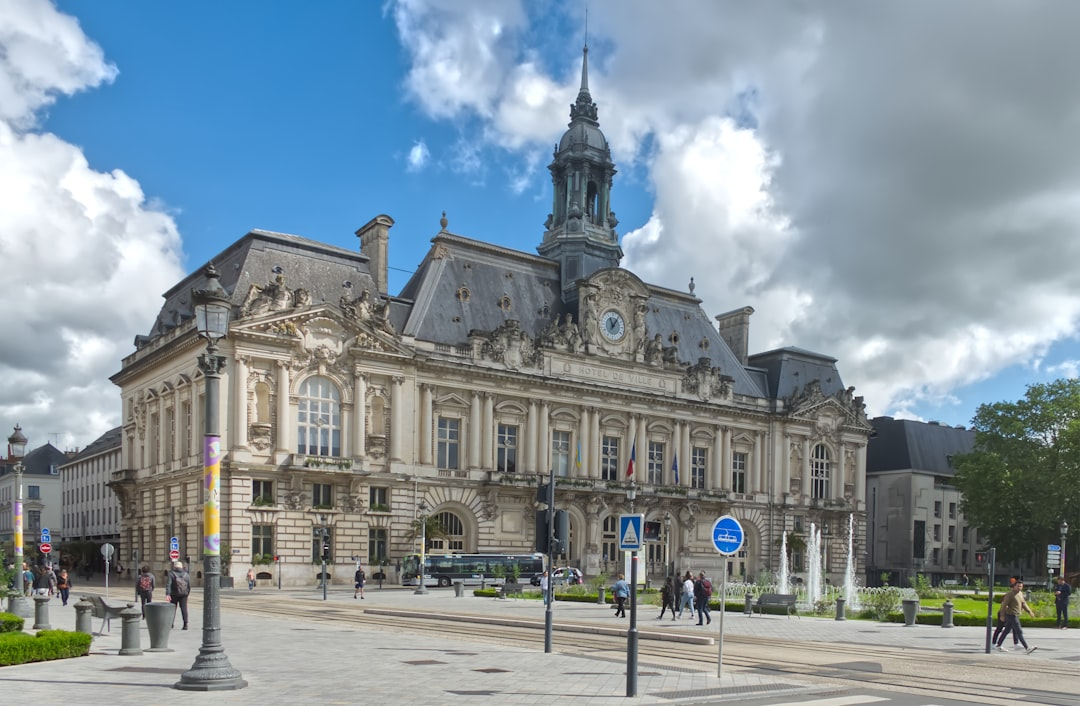 Hôtel de ville illustration article formation prise de parole en public des maires