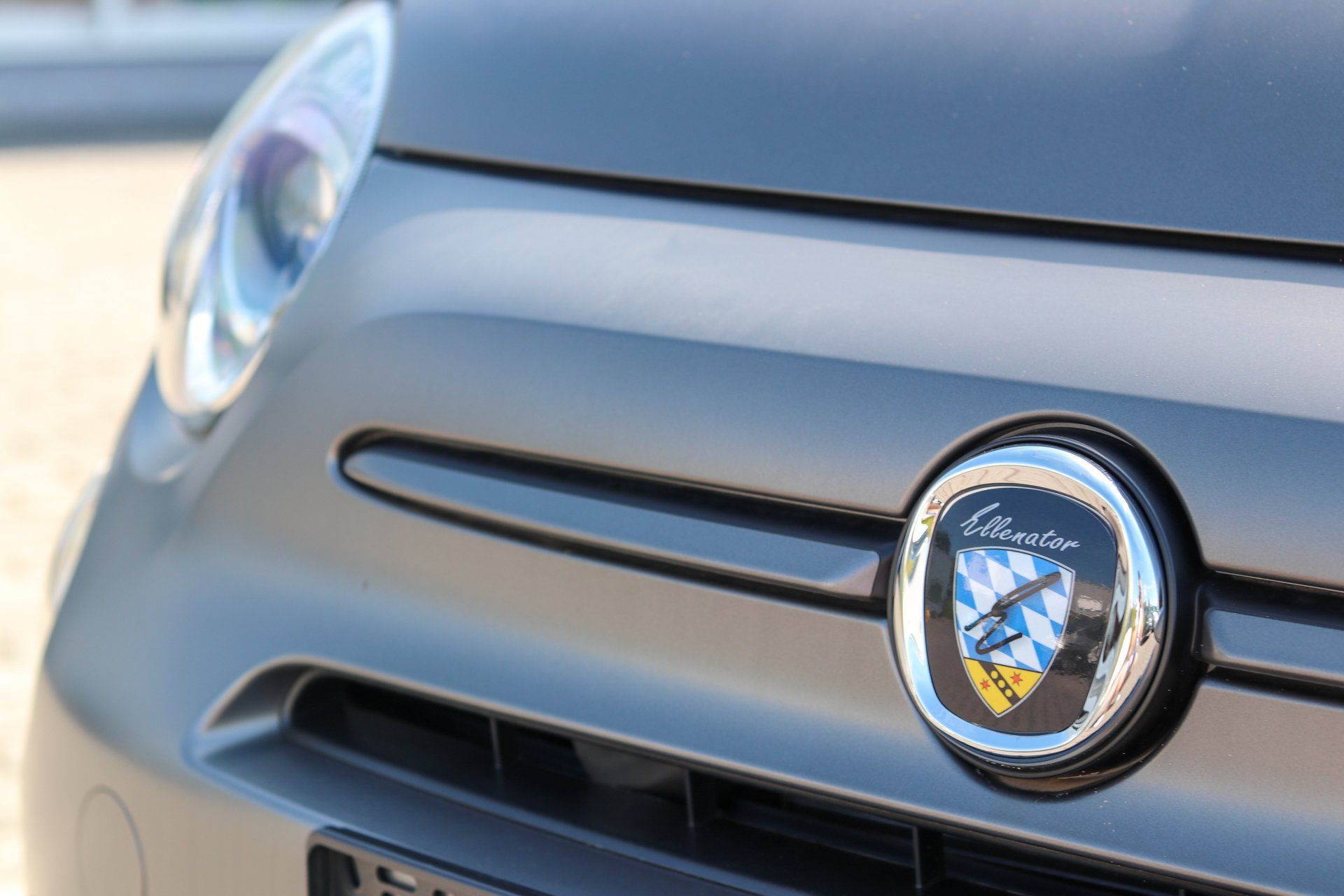 Eigene Marke. Eigenes Logo. Der bayrische FIAT 500 - Umbau überzeugt auch im Detail! Ellenator, Ellenator versichern, beste Versicherung Ellenator, günstig Ellenator, Preis Ellenator