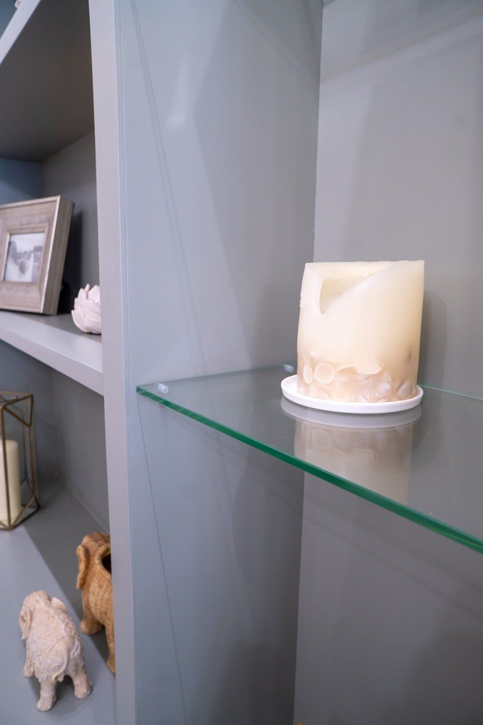 Bespoke display shelving with made-to-measure glass shelves in East Sheen