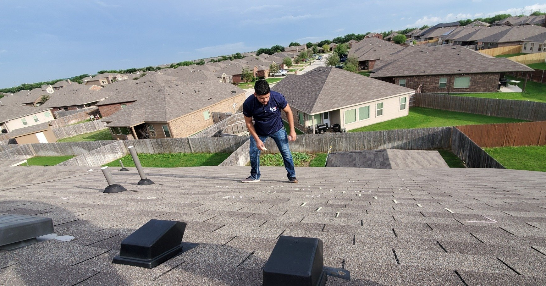 Roofer inspection in Arlington TX