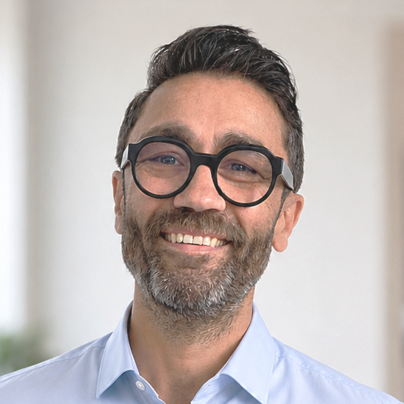 Viele Eigentümer kommen auf Empfehlung zu uns. Sie suchen einen Immobilienmakler, der ehrlich berät, realistische Preise nennt und den Verkaufsprozess von Anfang bis Ende zuverlässig begleitet.
- Sascha Persichella, Inhaber Persichella Immobilien & Hausverwaltung -