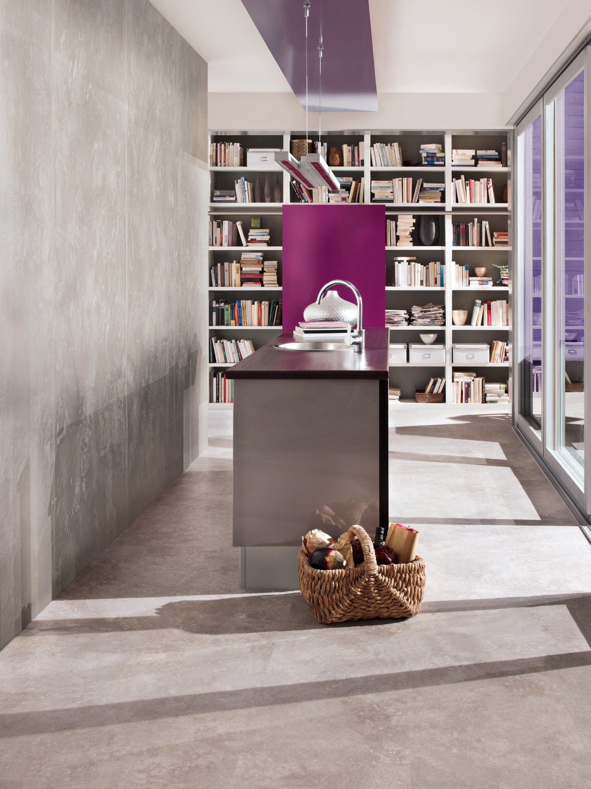 Metallische Wandgestaltung Sichtbeton