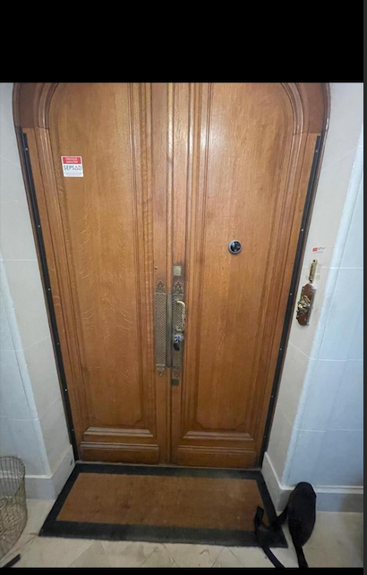 porte avec moulure avant