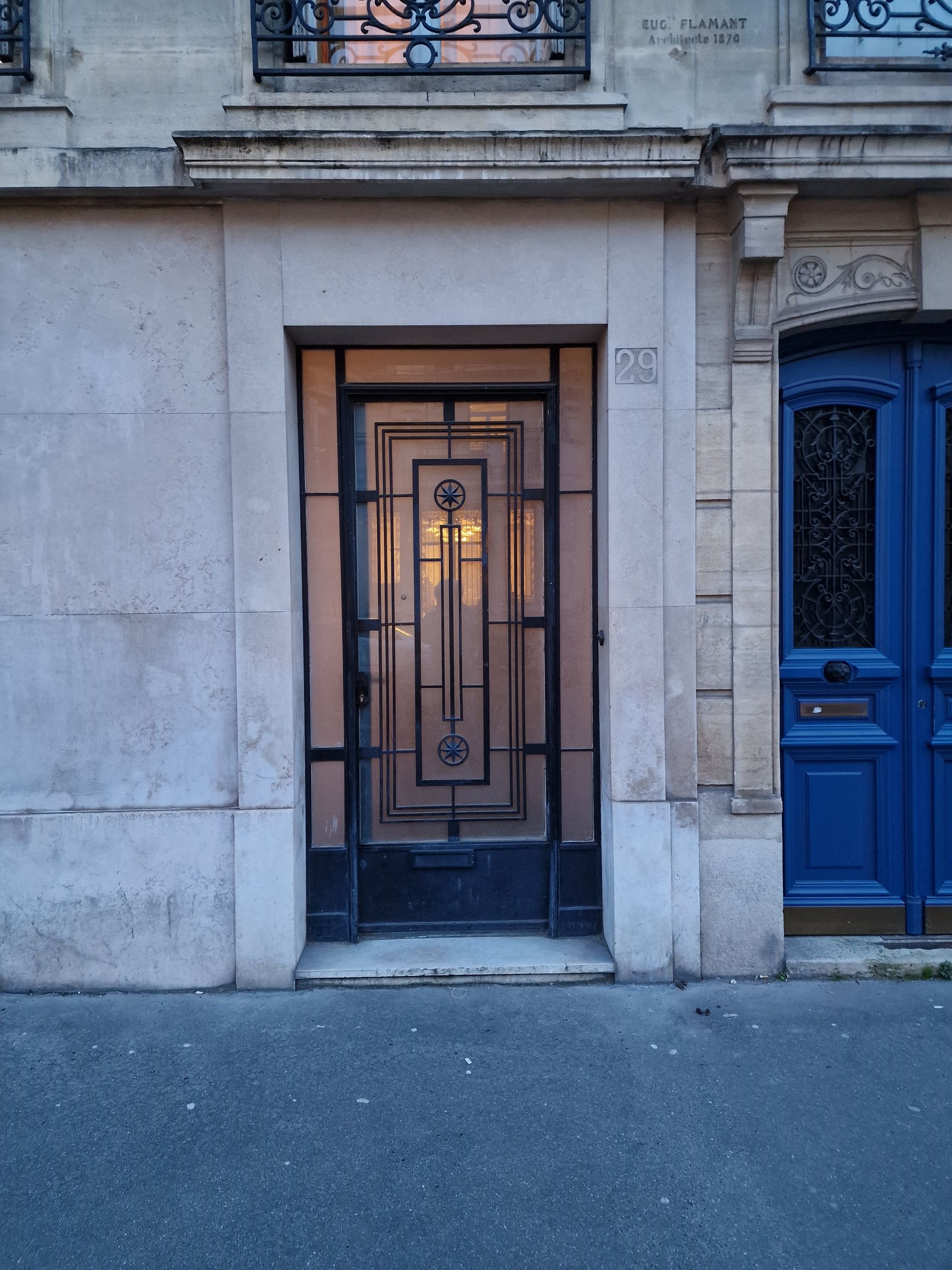 porte avec moulure avant