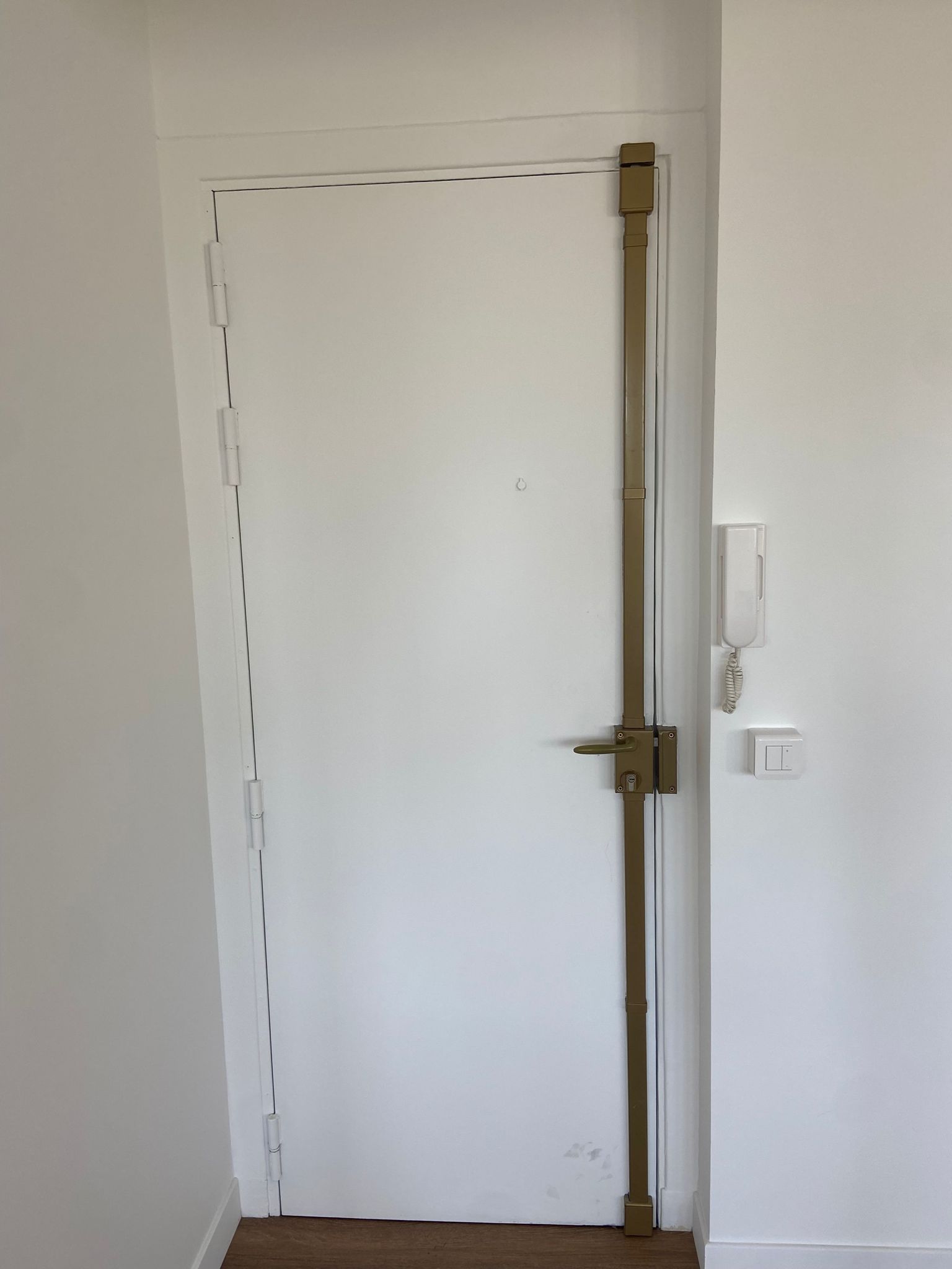 porte avec moulure avant