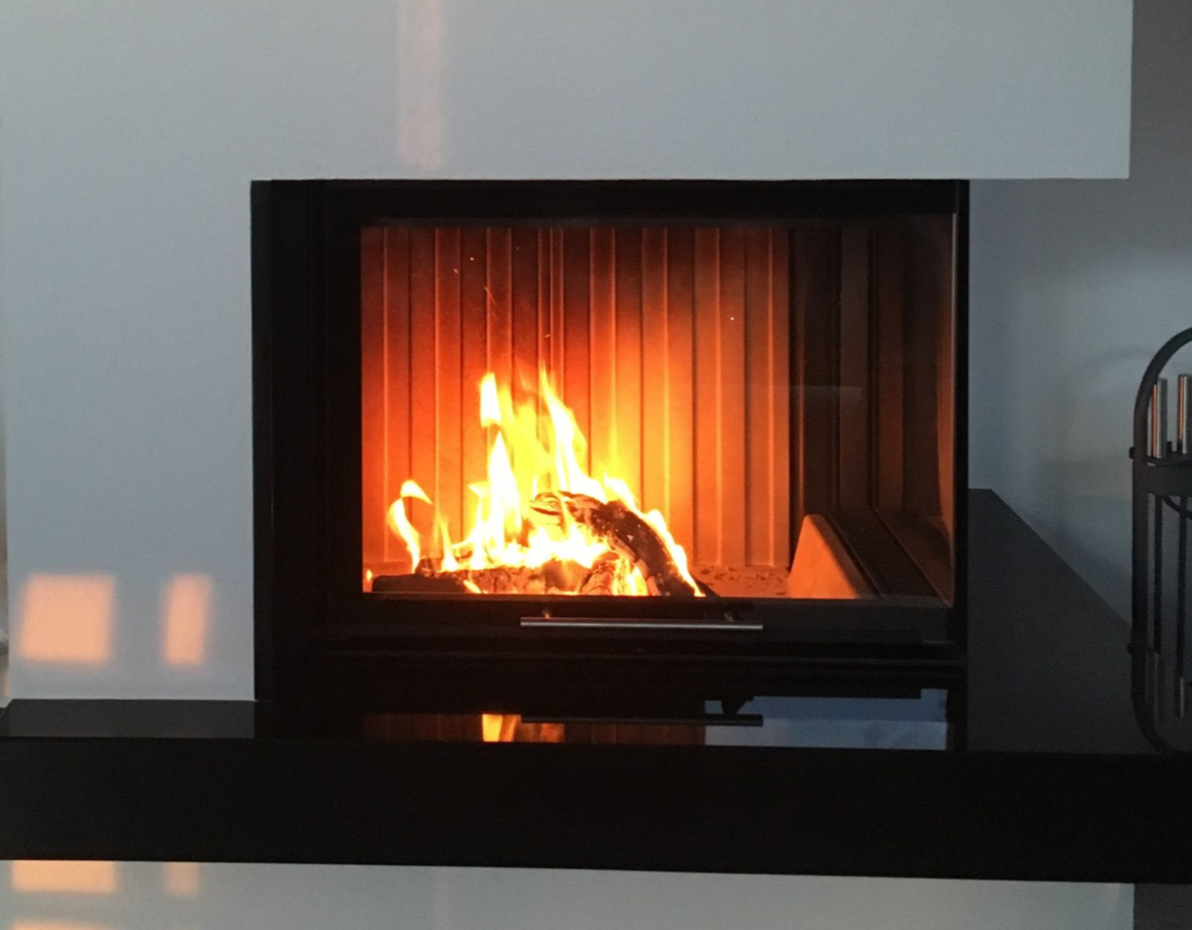 Kamin mit schöner Flamme