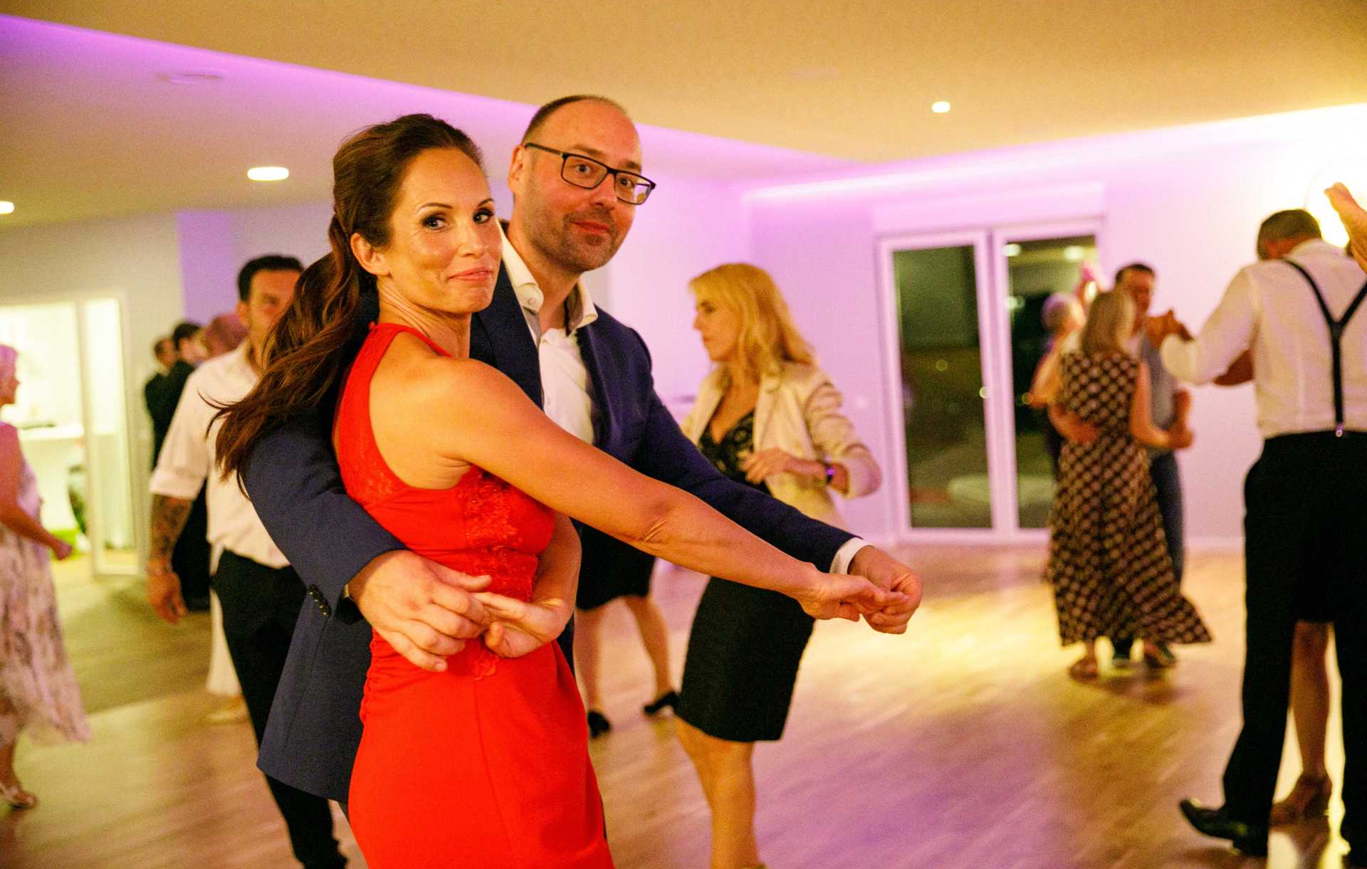 Tanzlehrer beim Discofoxtanzen