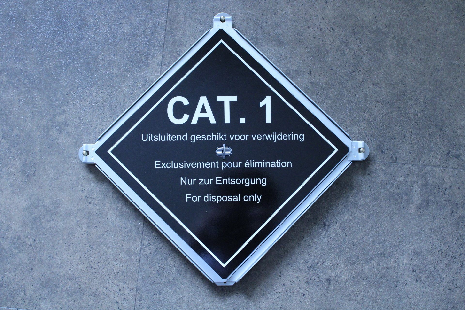 Gefahrzettelbox with Categorie 1 (animal by-products, Cat 1)
