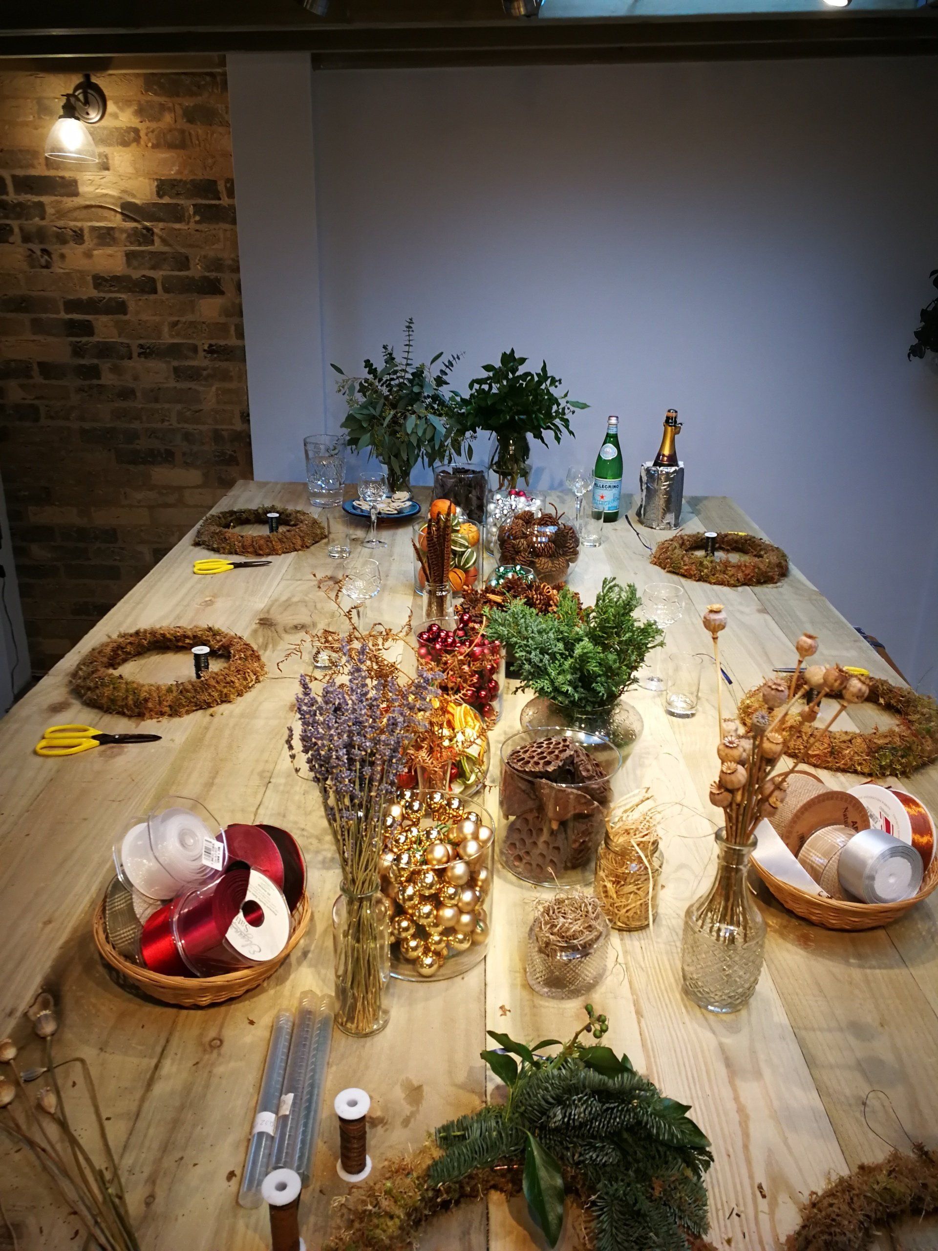 Cambridge Flower school
Botanical Workshops Cambridge
Cambridge Floristry Workshops
Sustainable Flower Workshops
Christmas Wreath Workshops
Cambridge Wreath Workshop
Cambridge Christmas Wreath
Air plant workshops