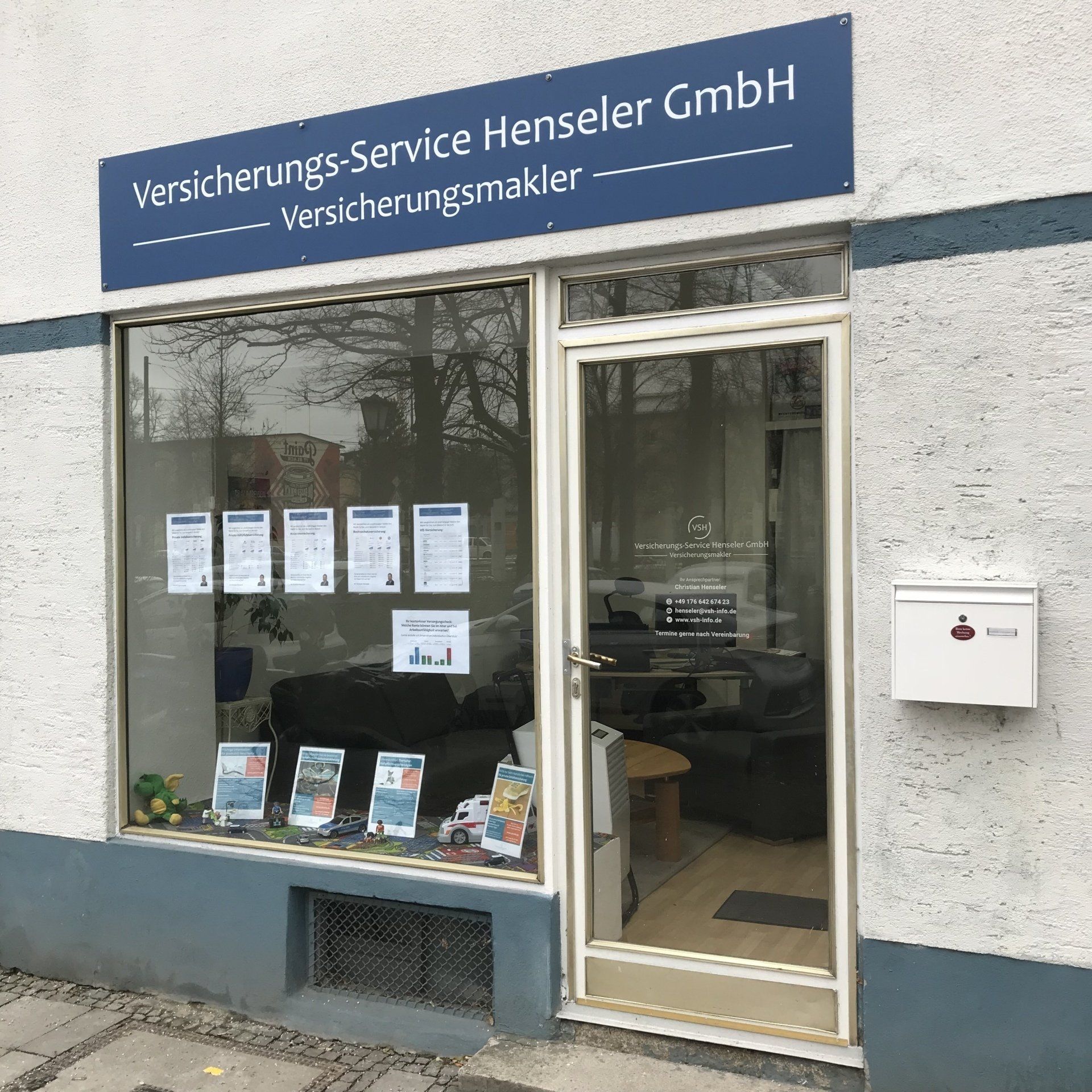 Ihr Versicherungsmakler München. Sie finden uns in Neuhausen in der Frundsbergstraße 3, ganz in der Nähe der U-Bahnstation Rotkreuzplatz.