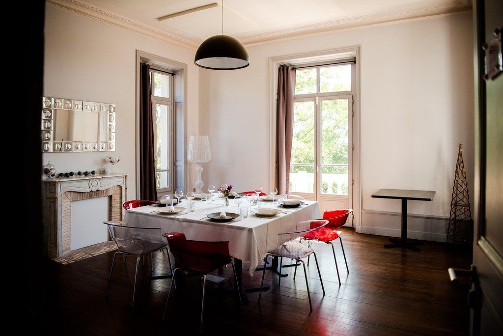 La Villa Margot salles à manger privées à Romans face Marques Avenue Drôme, Repas d'affaires, confidentialité, déjeuner de travail romans sur isère
