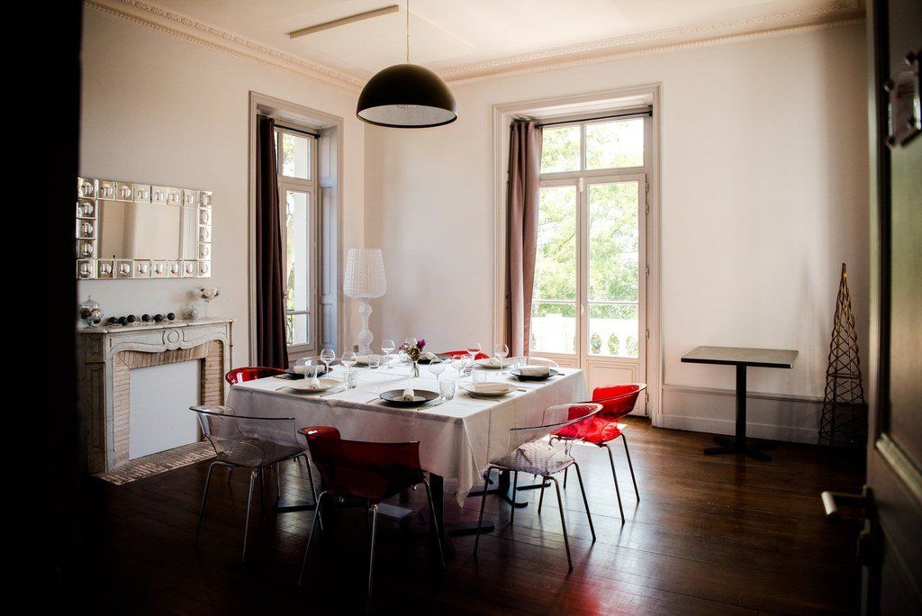 Salles à manger privées, déjeuner dîners d'affaires, confidentialité restaurant La Villa Margot face Marques Avenue à Romans