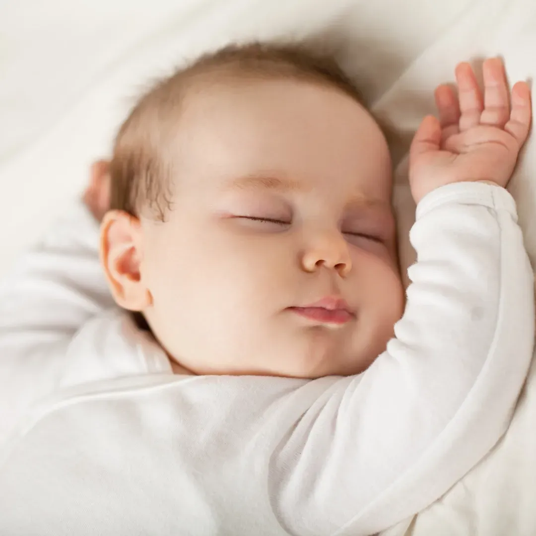 Regression du sommeil chez bébé avec une bébé endormi