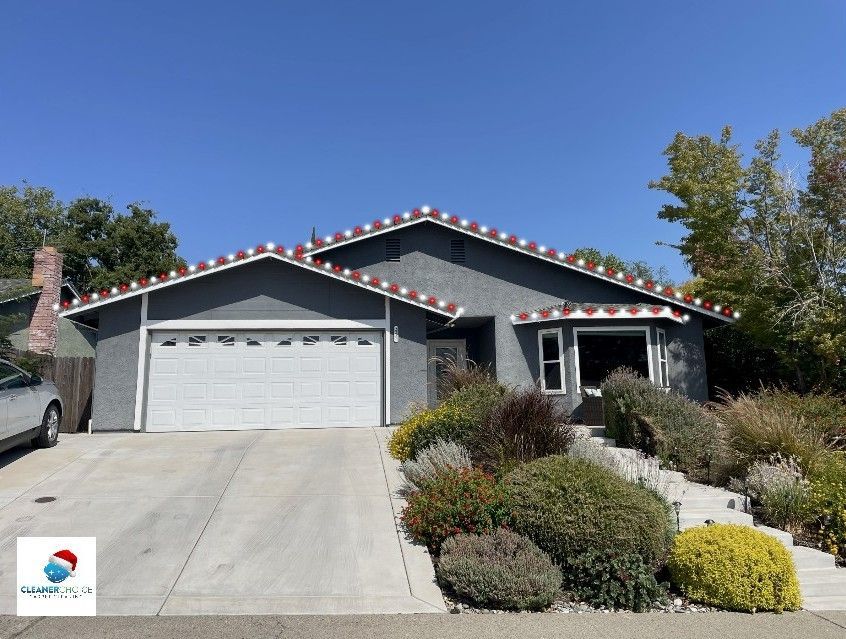 Christmas Lights on single story home in Rocklin