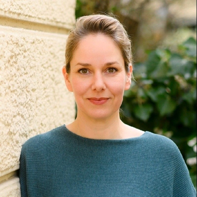 Beisitz: Dr. Julia Schoierer