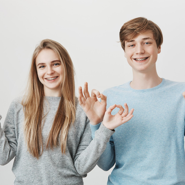 Kieferorthopädie für Kinder und Jugendliche Ob Kids oder Teens: dank moderner Kieferorthopädie strahlt das Lächeln.