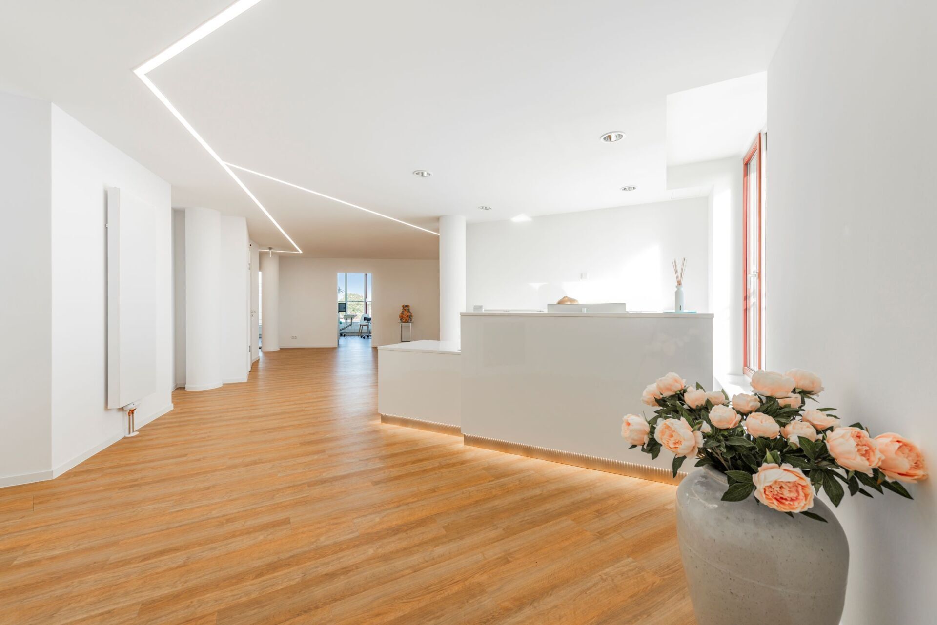 Kieferorthopäde Kaarst_about smiles by Dr. Cate-Emilia Schwartz_Empfang