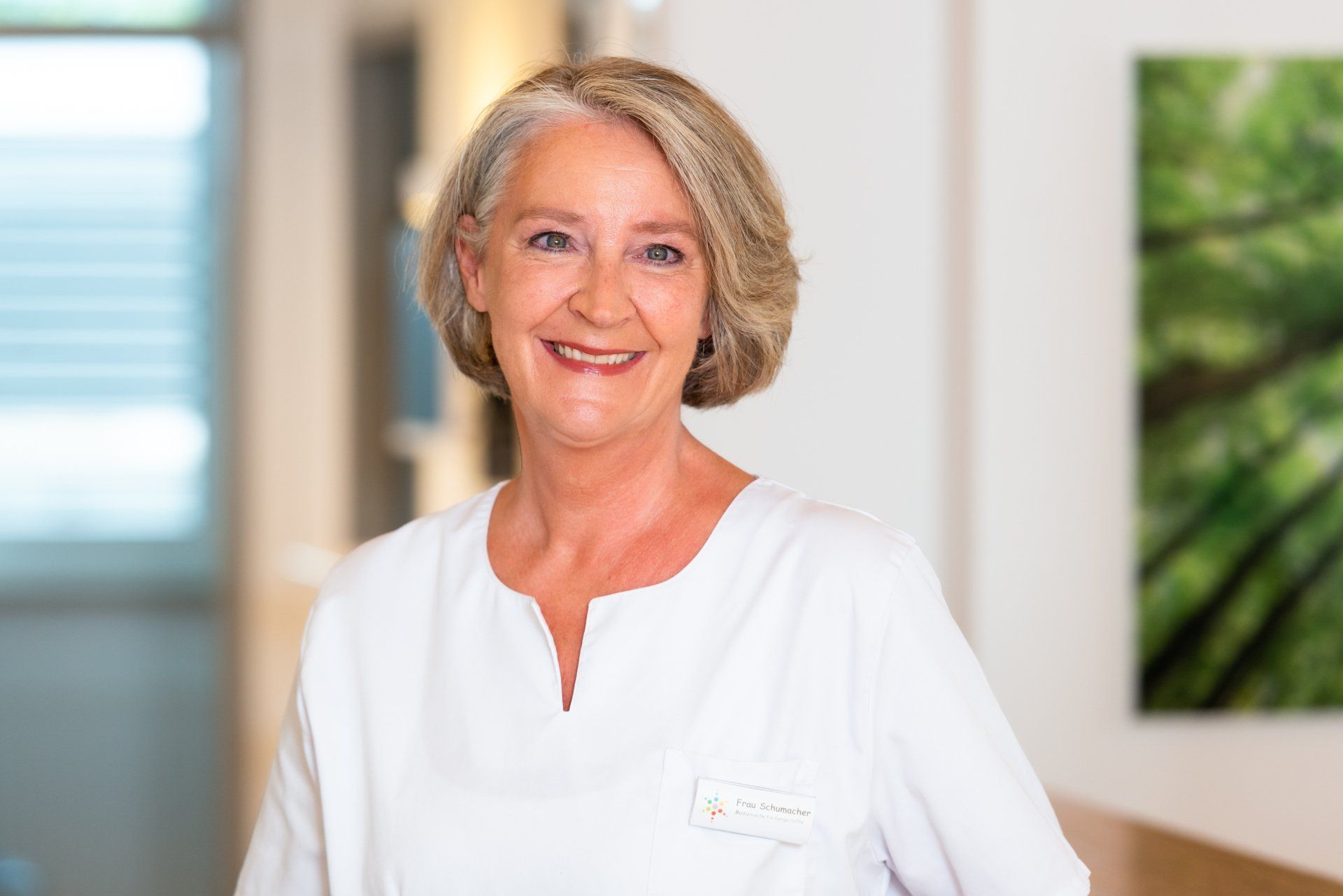 Ich bin bereits seit 35 Jahren als Medizinische Fachangestellte in der Kinderarztpraxis Berliner Freiheit tätig. Seit einem Jahr als Personalbeauftragte für alle Personalfragen und die Organisation der Abläufe zuständig. Zuständig für die Auszubildenden zur MFA in unserer Praxis (Ausbildungsbeauftragte). Erfahren und gut gelaunt alles Wesentliche im Blick.