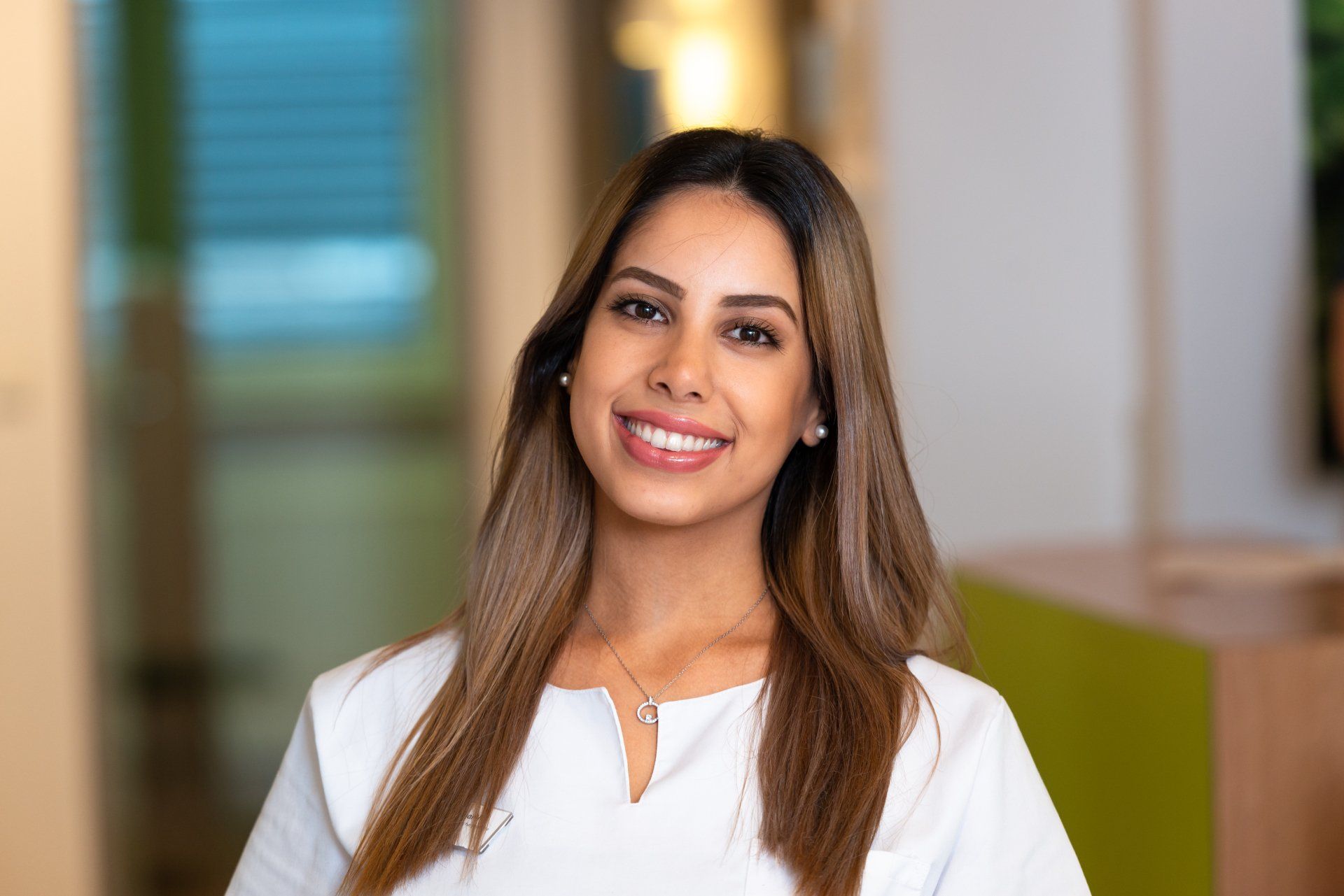 Ich bin zuständig für die Praxis -IT und das Arztinformationsprogramm. Die Anbindung an die Telematik und die Digitalisierung sind meine Aufgaben. Des Weiteren bin ich die Social Media Beauftragte der Praxis. Mit mir können Sie auch auf Türkisch und auf Englisch reden.