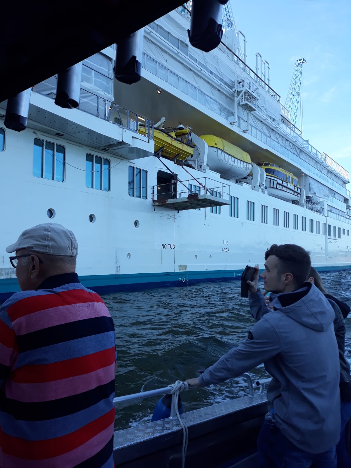 Hafenrundfahrt vorbei an der Volkswerft mit Boot Paula.