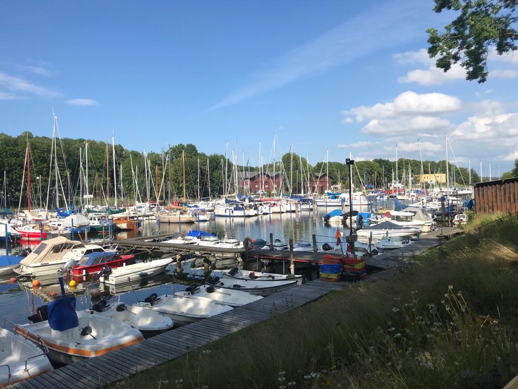 Unser Betriebsgelände mit Hafen ist immer eine Reise wert.