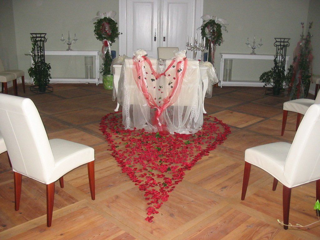 Herz weiß mit rote Rosen Herz