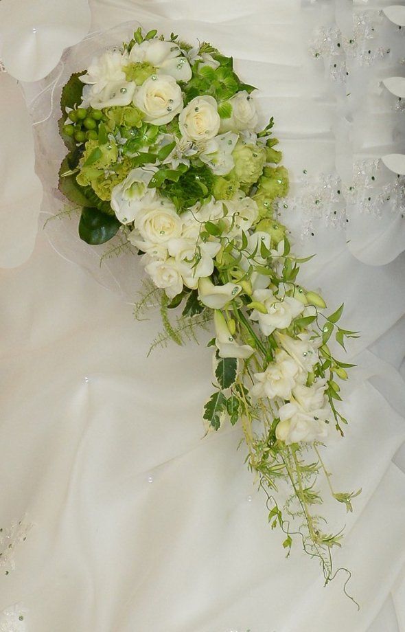 Herz weiß mit rote Rosen Herz