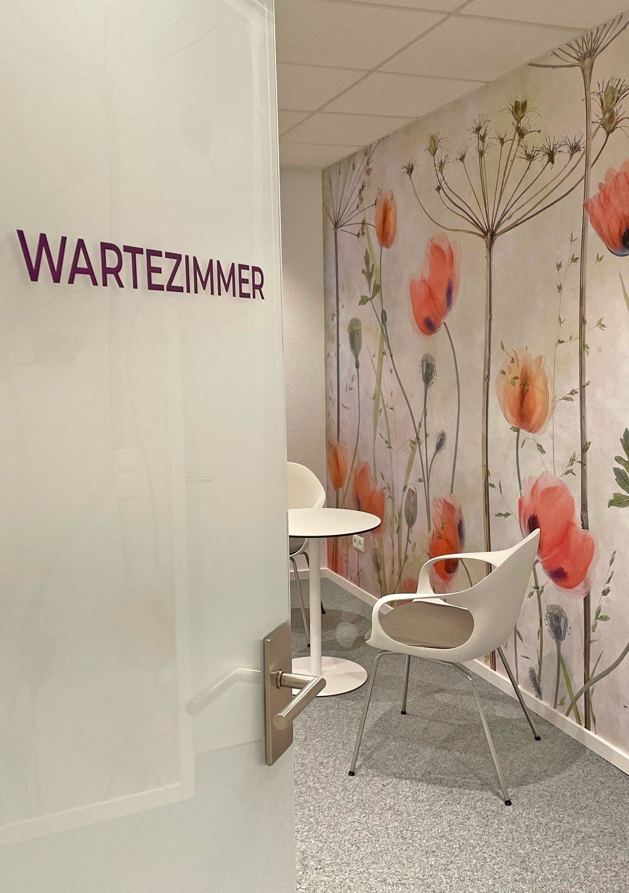 Motiv Frauengesundheit Stetoskop mit Obst und Gemüse in herzförmiger Schale