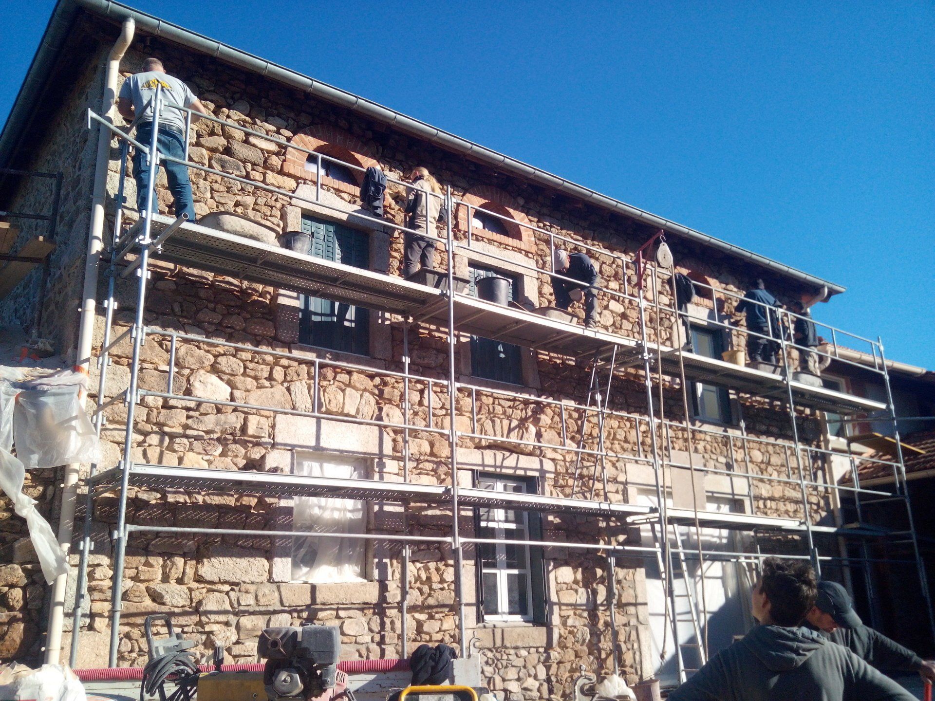 jointoiement de mur de pierres par jacquet maçonnerie