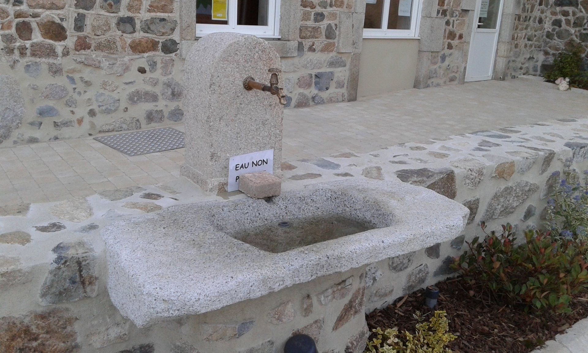 fontaine en pierres jacquet maçonnerie