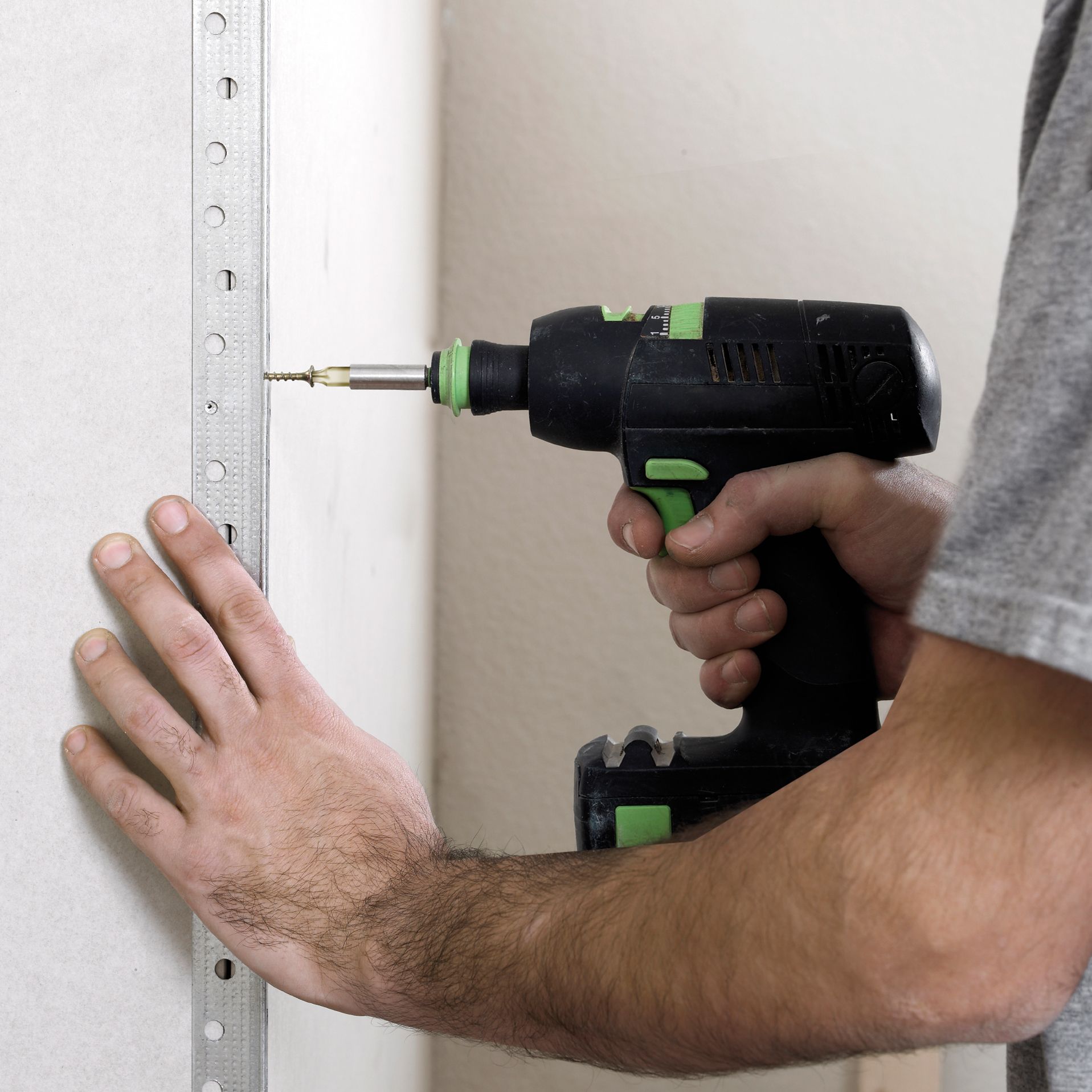 example of application cordless screwdriver