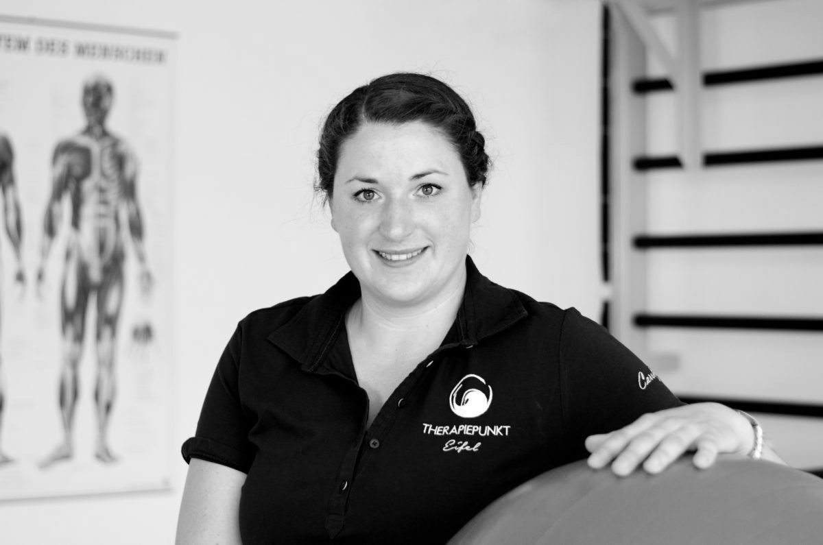 Bild von Carolyn Philipps, Physiotherapeutin und Inhaberin des Therapiepunkt Eifels.