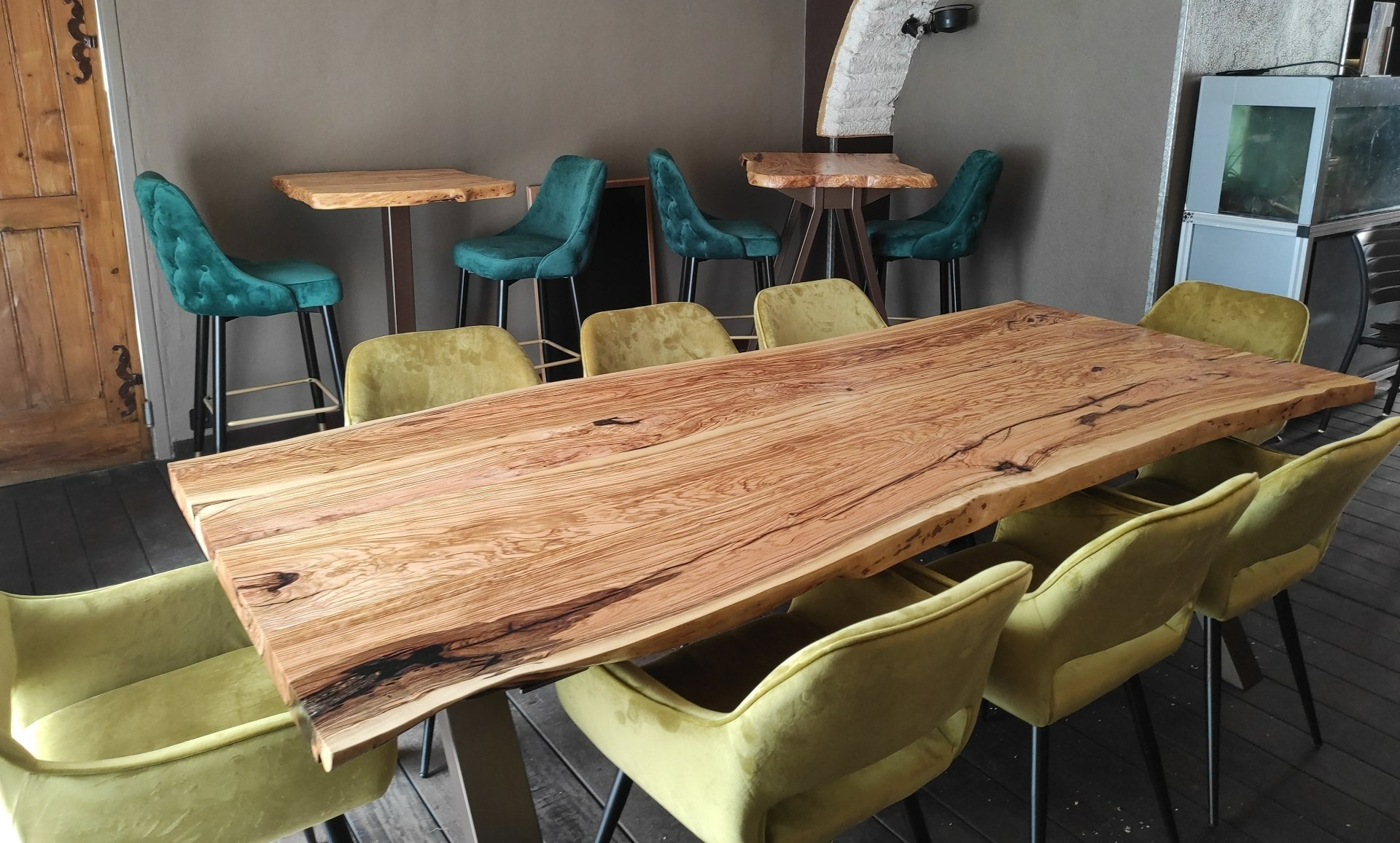 Table de restaurant en olivier massif