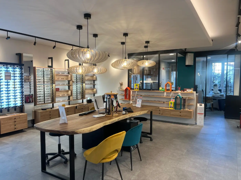 Grand bureau professionnel en suar live edge, bois massif sur mesure