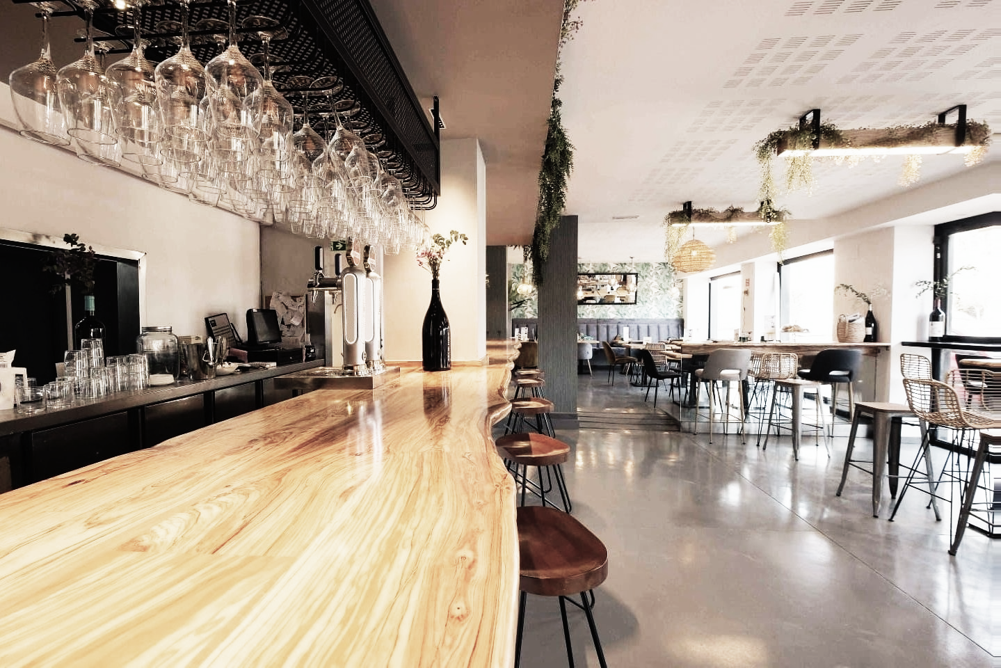 Plan de travail salle de bain en bois