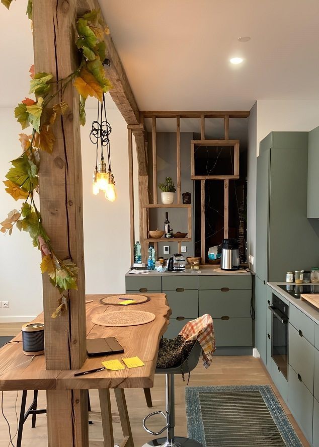 Fabrication de meubles en bois massif et décoration bois pour cuisines. Claustras, casiers, rangements, étagères.